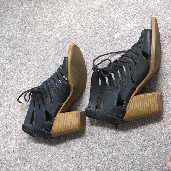 Maurices Strappy Sandals/heels 8 - Picture 2 of 6